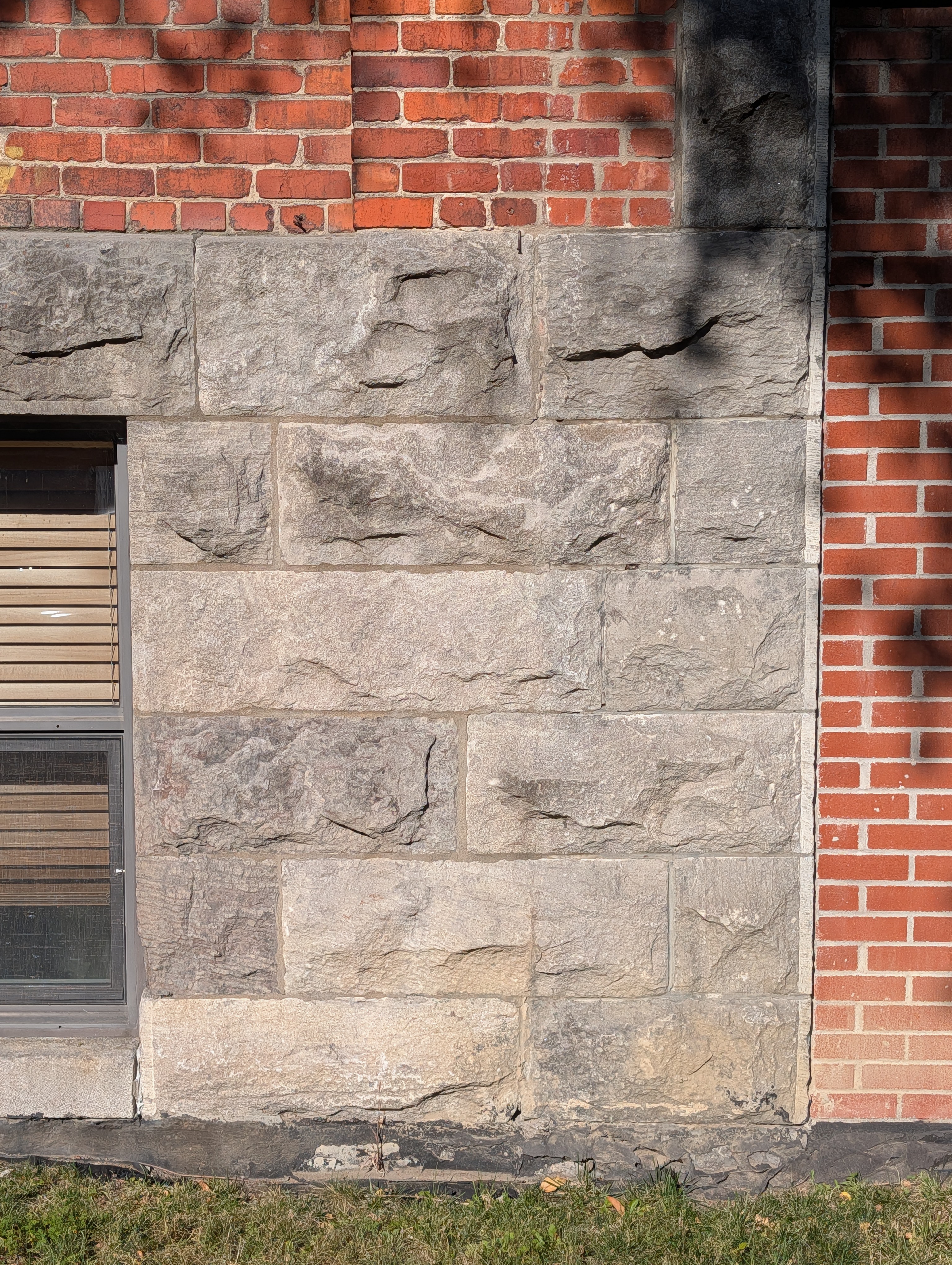 advisor/ashlar/ref_grey_ashlar_window.jpg advisor/ashlar/ref_grey_ashlar_window.jpg